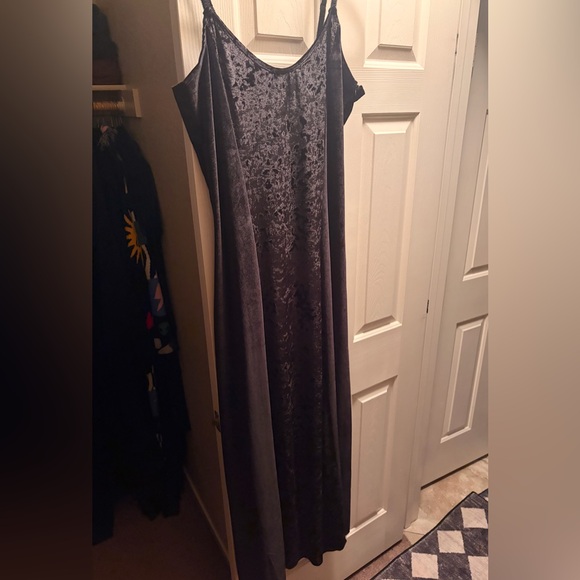 Foxblood Winona Velvet Strappy dress - NWOT - Picture 4 of 4